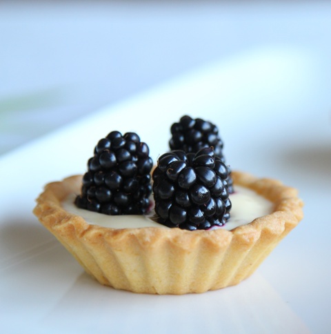 blackberry-tart-candle