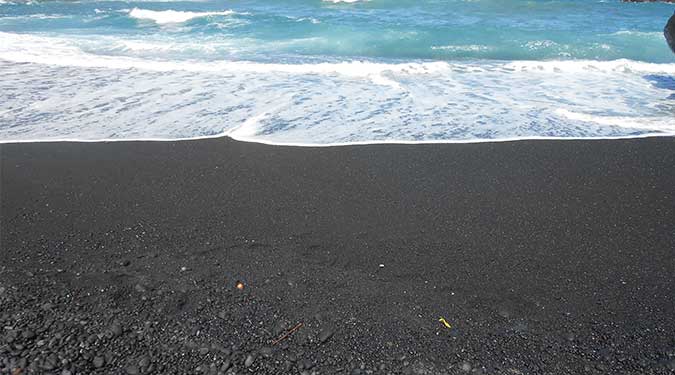 Black Sand Beach Candle Review