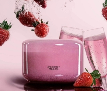 HomeLights Strawberry Prosecco Candle