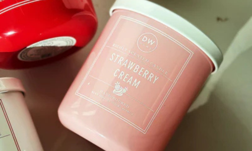 DW Home Strawberry Cream candle featuring sweet strawberry and vanilla cream fragrance notes