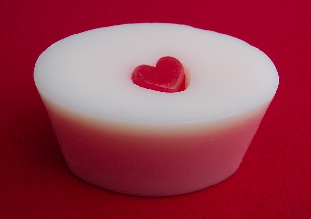 Kiss my Cupcake scented melt review, LOL Candles, Candlefind.com, the site for candle lovers